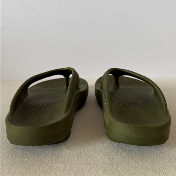 OOFOS flip flops - Picture 6 of 11